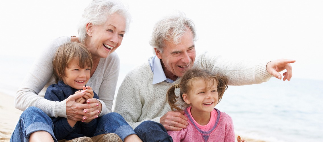 So gelingen Fotos von Großeltern mit Enkelkindern